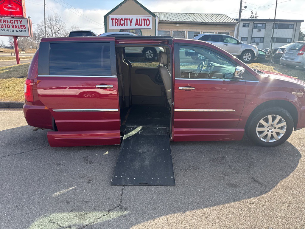 2012 Chrysler Town & Country Image 23