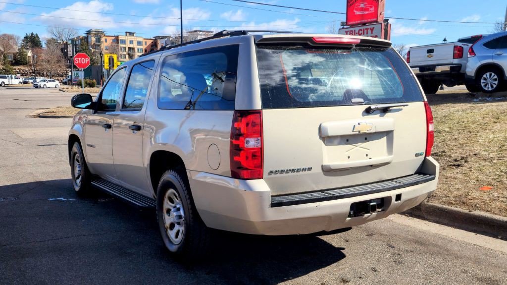 2011 Chevrolet Suburban Image 4