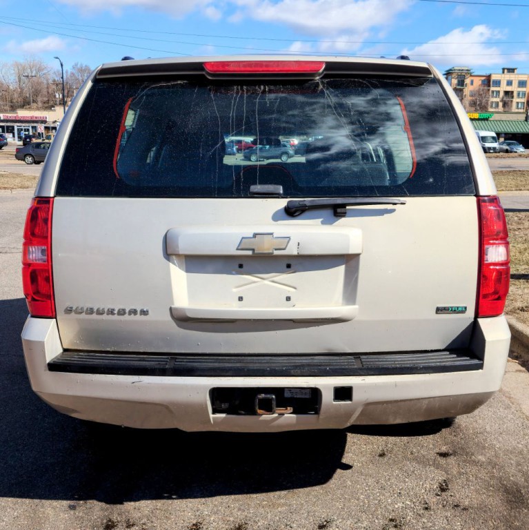 2011 Chevrolet Suburban Image 5