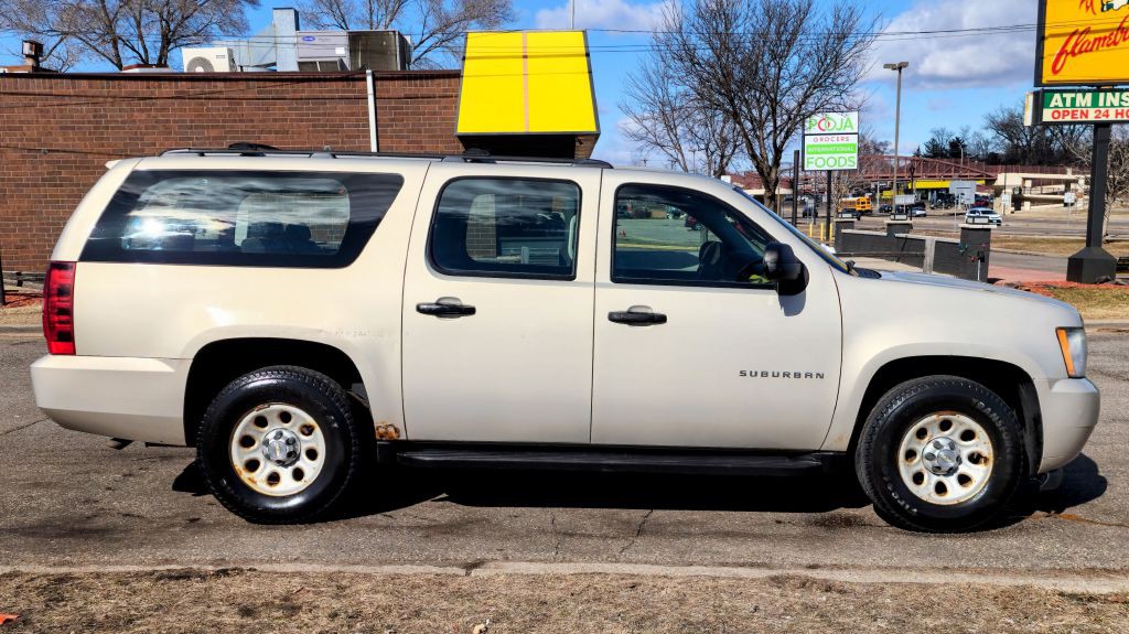 2011 Chevrolet Suburban Image 7