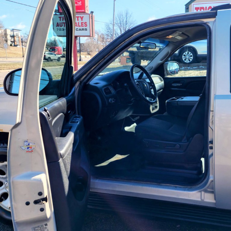 2011 Chevrolet Suburban Image 11