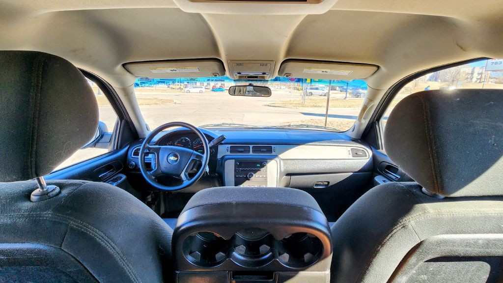 2011 Chevrolet Suburban Image 14