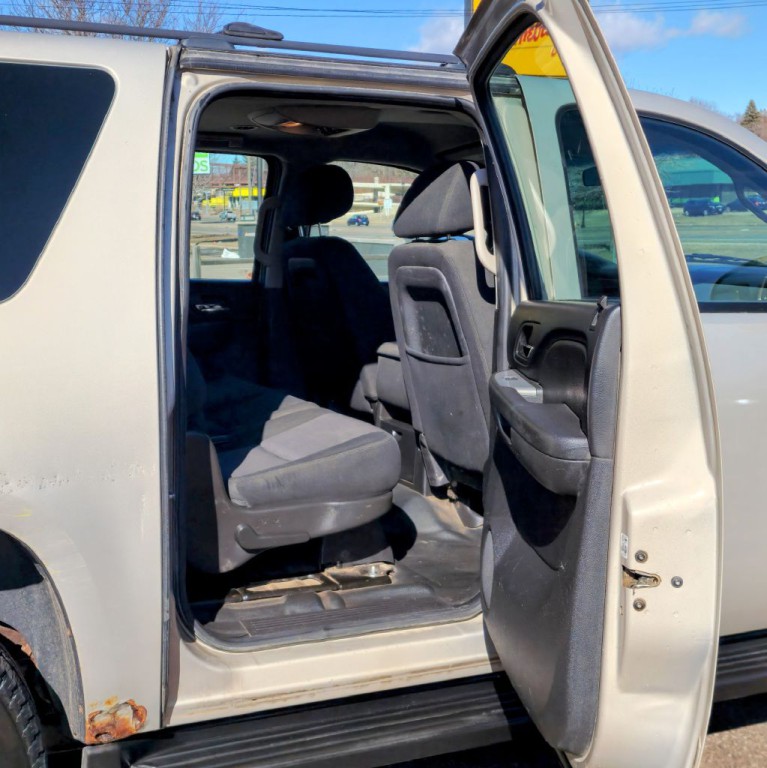 2011 Chevrolet Suburban Image 19