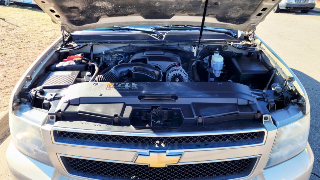 2011 Chevrolet Suburban Image 21