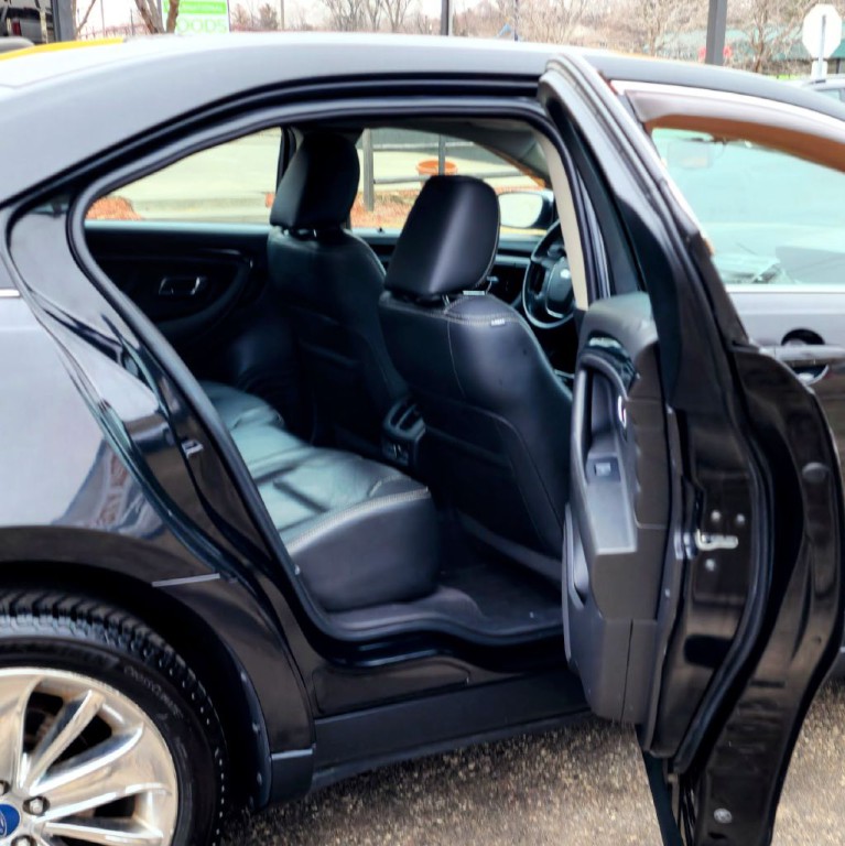 2010 Ford Taurus Image 16