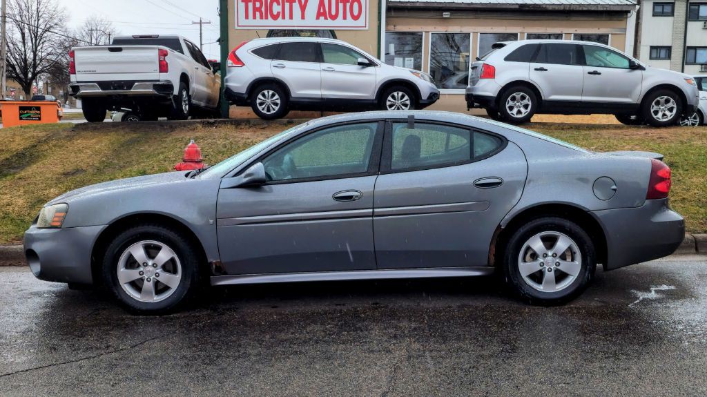 2008 Pontiac Grand Prix Image 3