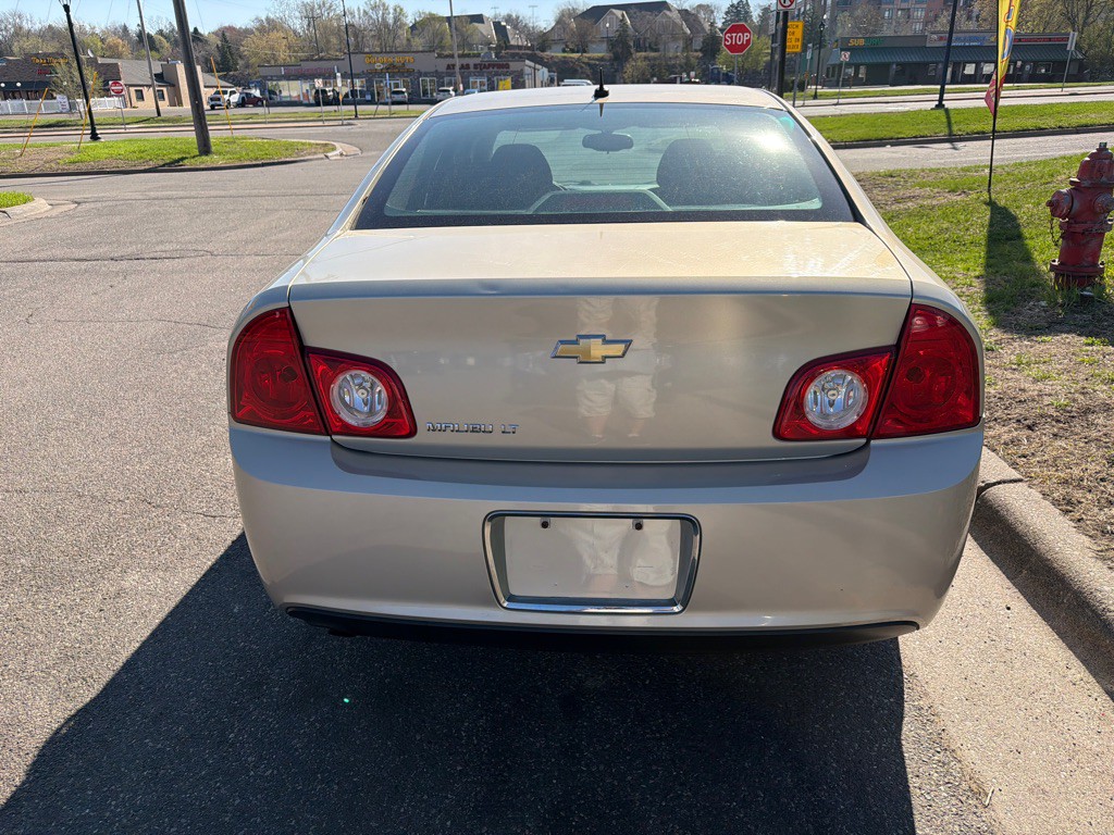 2011 Chevrolet Malibu Image 4