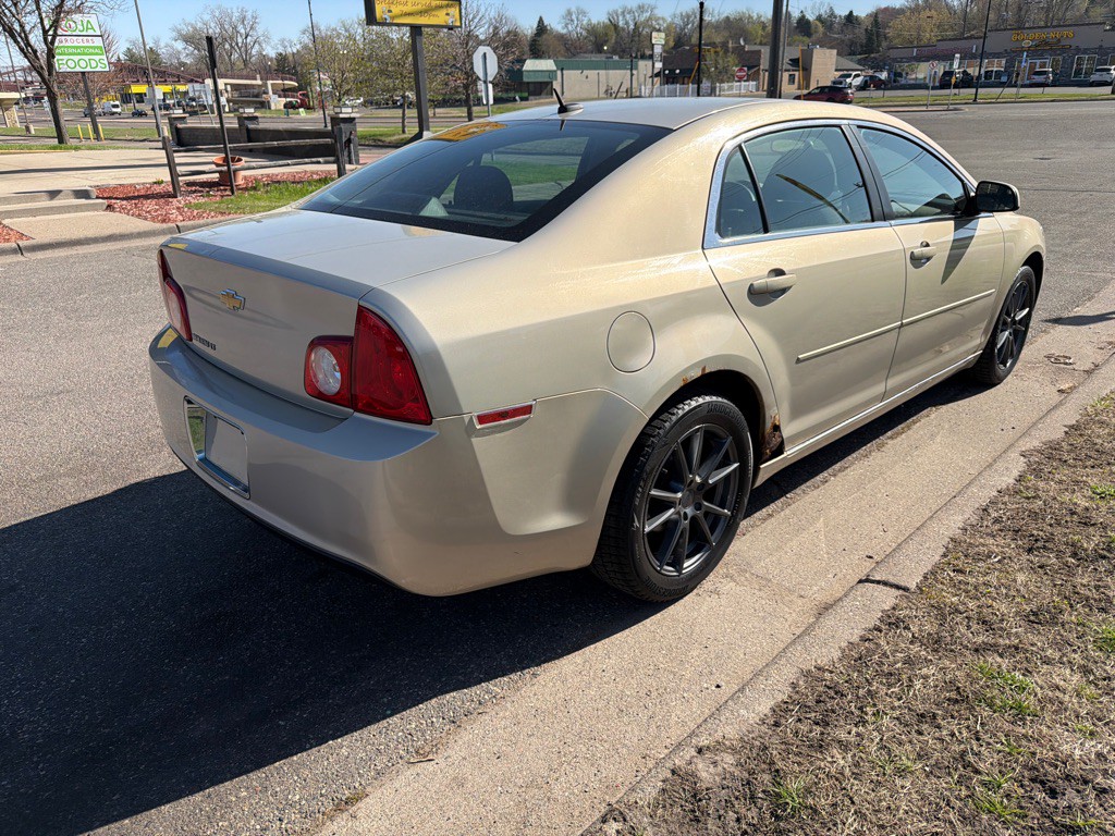 2011 Chevrolet Malibu Image 5