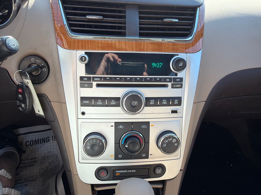 2011 Chevrolet Malibu Image 11