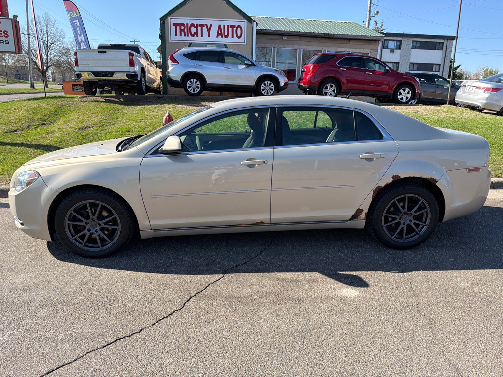 2011 Chevrolet Malibu Image 1