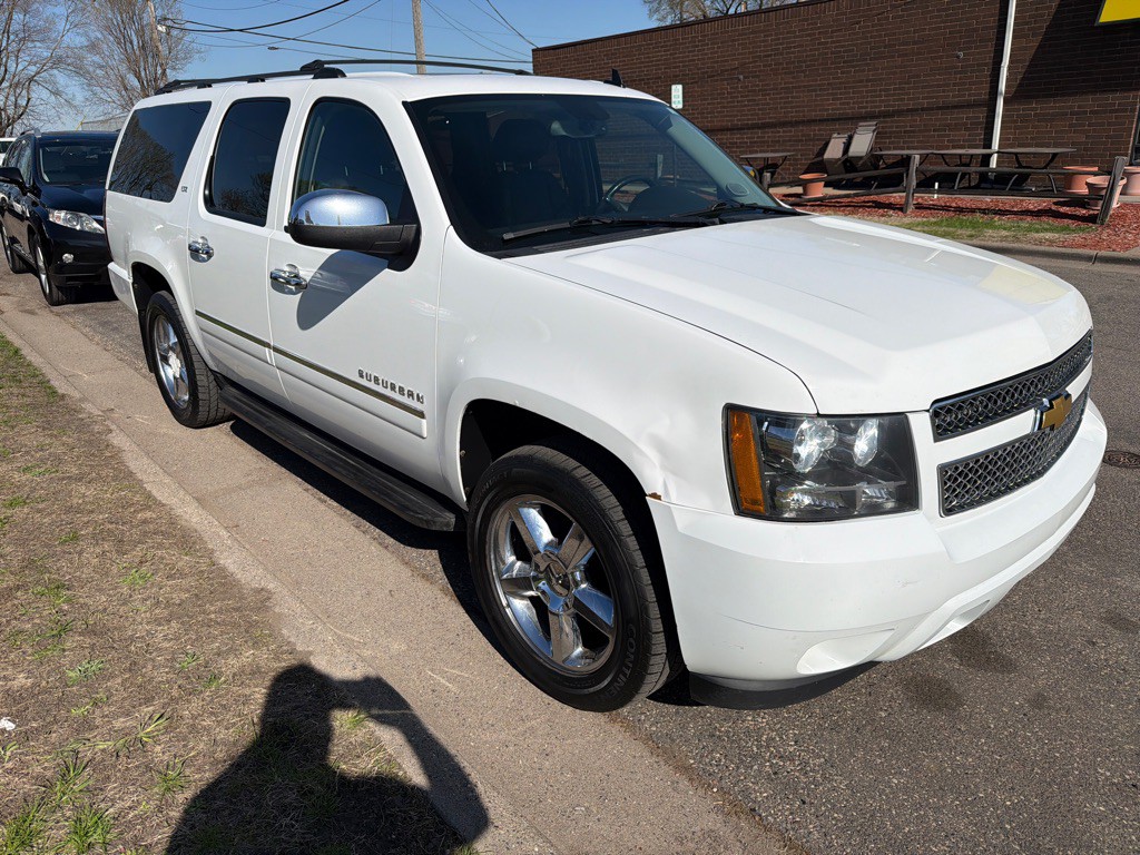 2013 Chevrolet Suburban Image 2