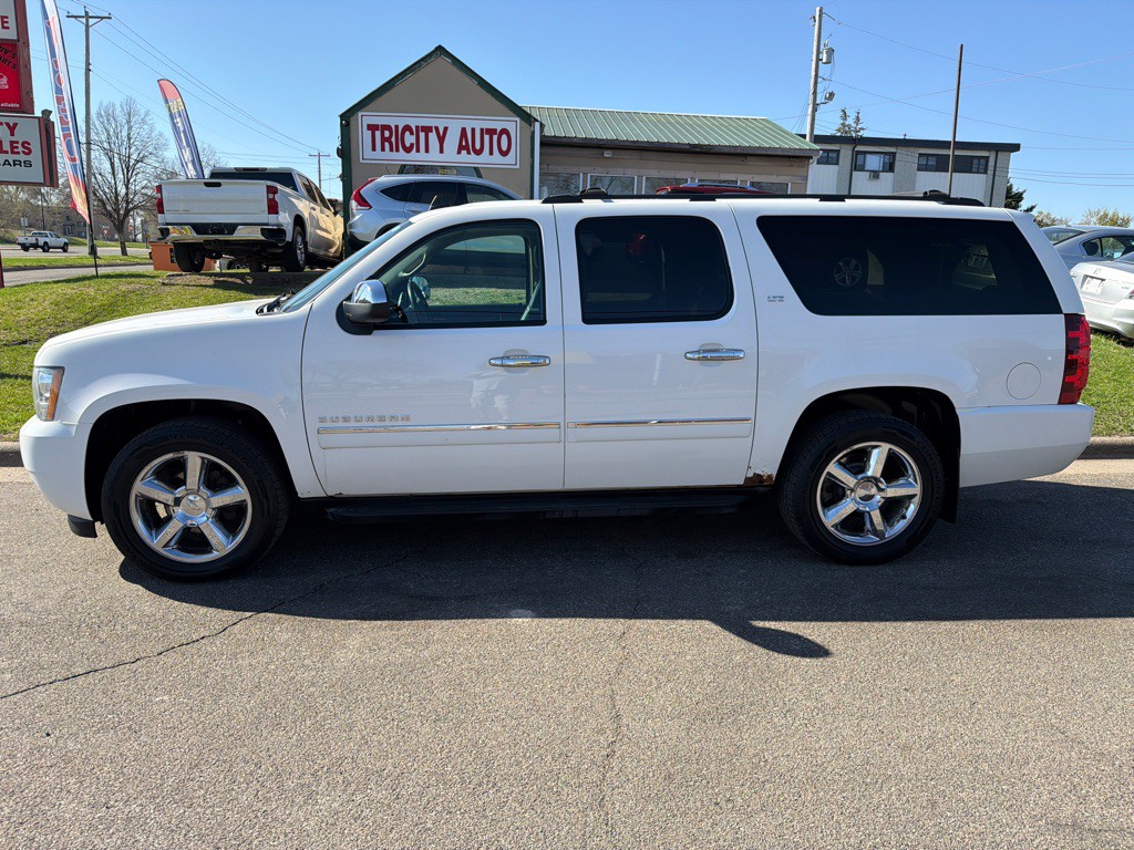 2013 Chevrolet Suburban Image 3