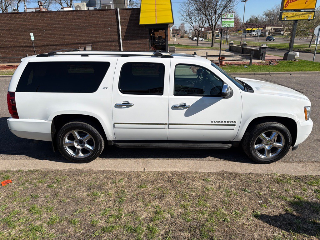 2013 Chevrolet Suburban Image 4