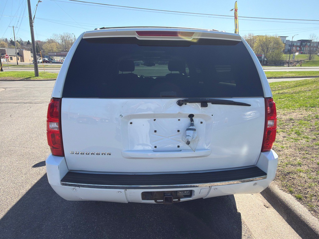 2013 Chevrolet Suburban Image 6