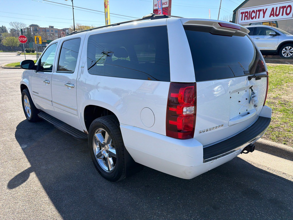 2013 Chevrolet Suburban Image 7