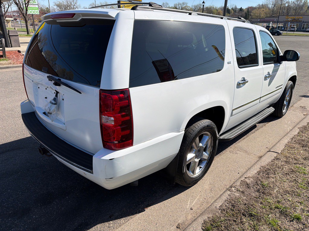 2013 Chevrolet Suburban Image 8