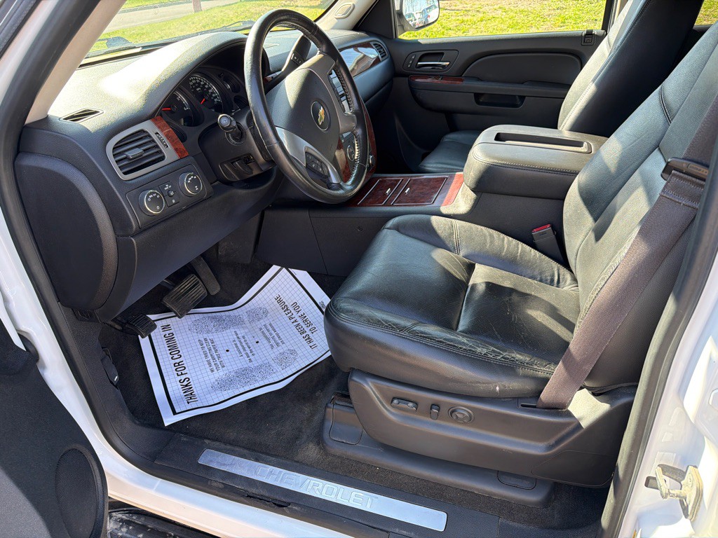 2013 Chevrolet Suburban Image 9