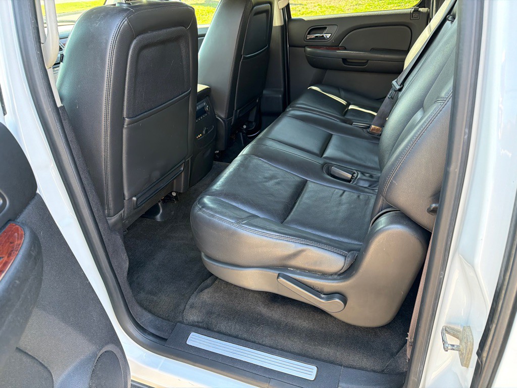 2013 Chevrolet Suburban Image 10