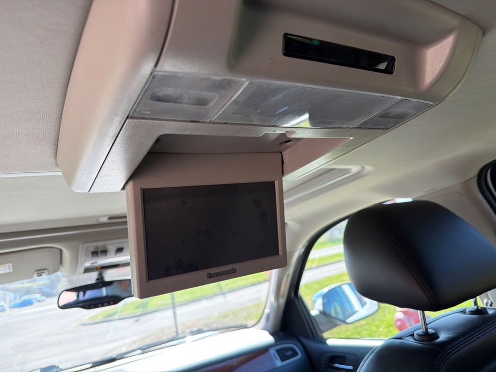 2013 Chevrolet Suburban Image 11