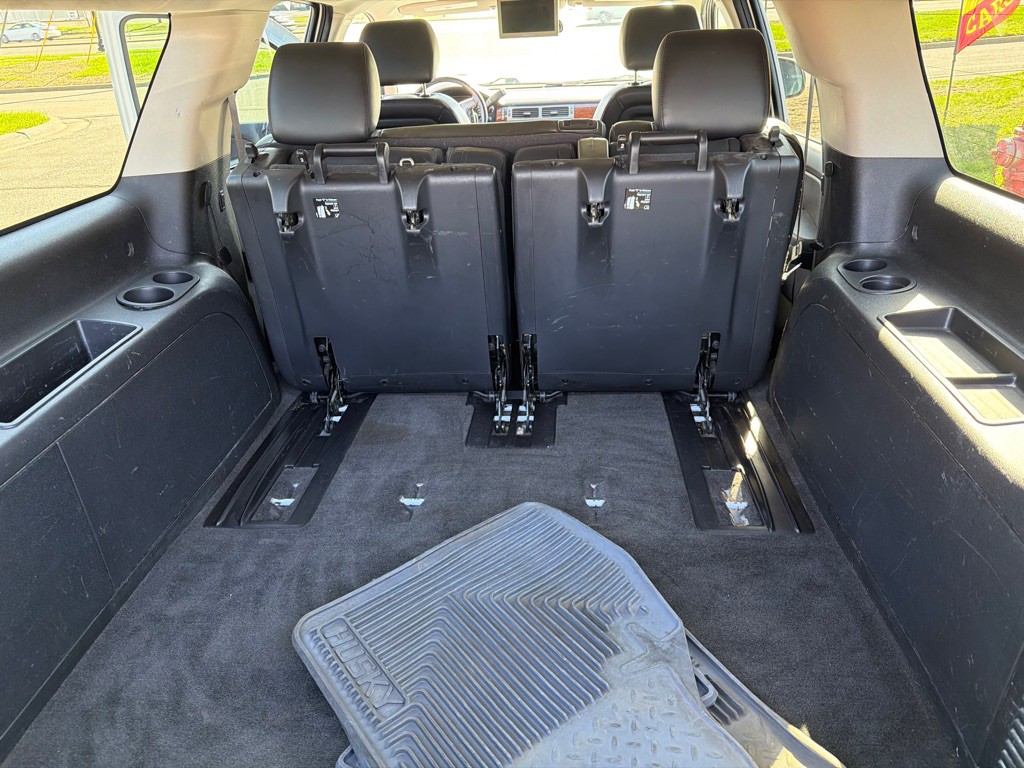 2013 Chevrolet Suburban Image 12