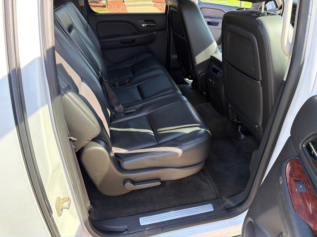 2013 Chevrolet Suburban Image 13