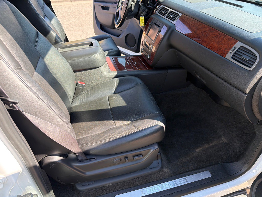 2013 Chevrolet Suburban Image 14