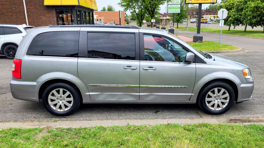 2016 Chrysler Town & Country Image 7