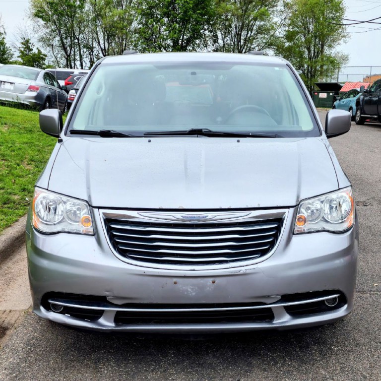 2016 Chrysler Town & Country Image 10