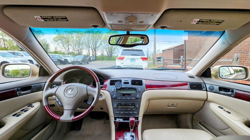 2004 Lexus ES Image 12