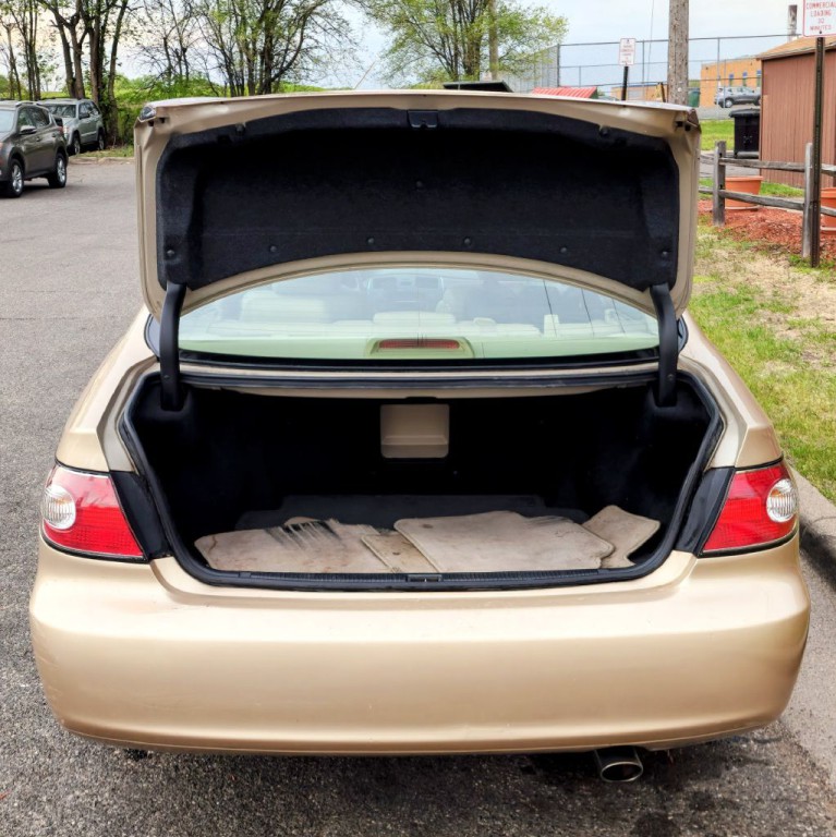2004 Lexus ES Image 14