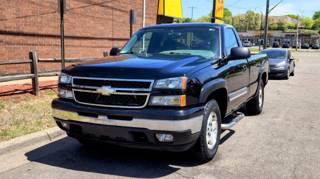 2006 Chevrolet Silverado 1500 Image 2