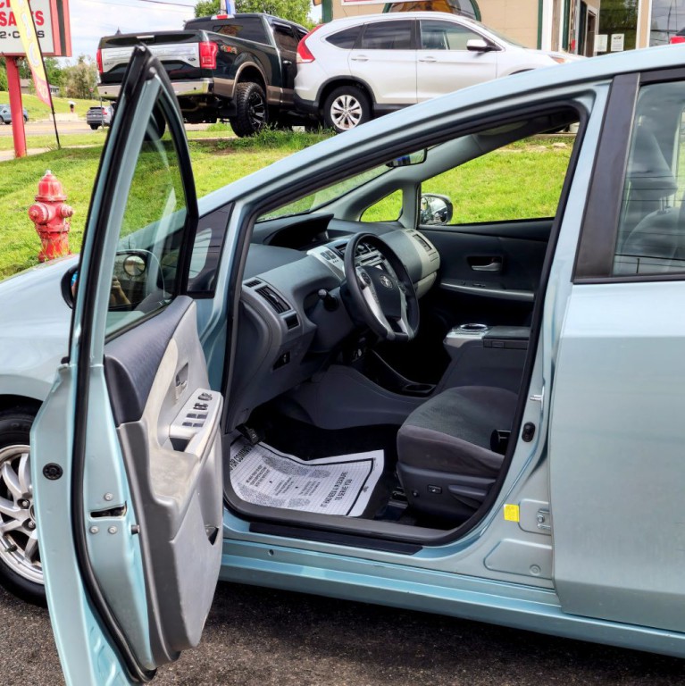 2014 Toyota Prius Image 11