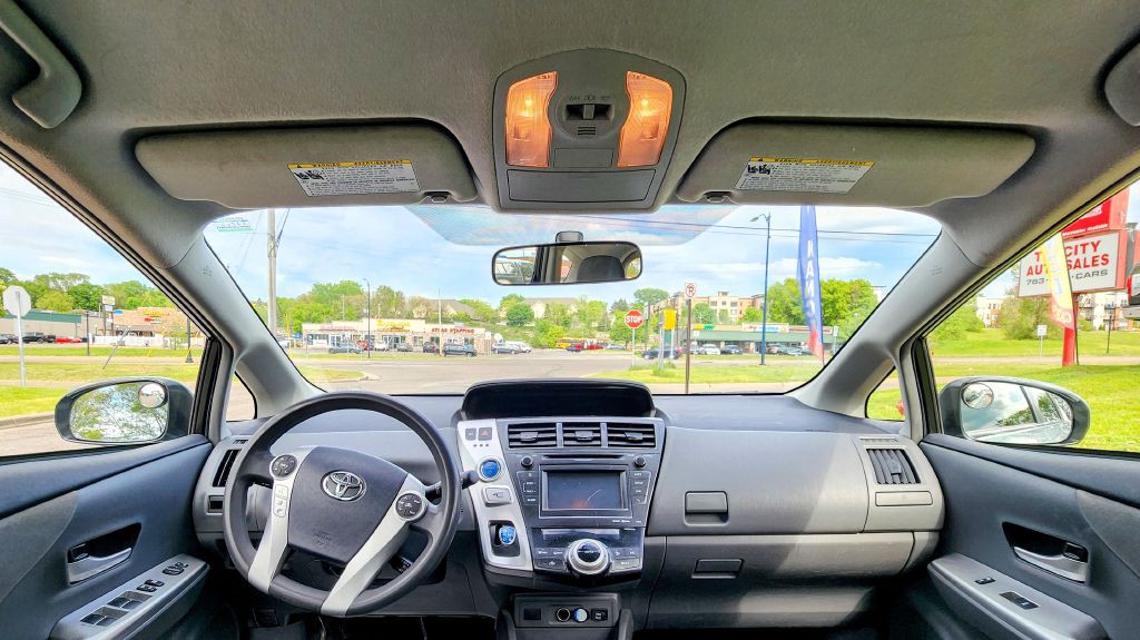 2014 Toyota Prius Image 12