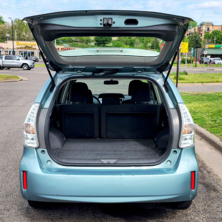 2014 Toyota Prius Image 15