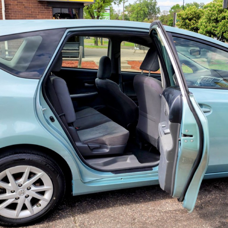 2014 Toyota Prius Image 16
