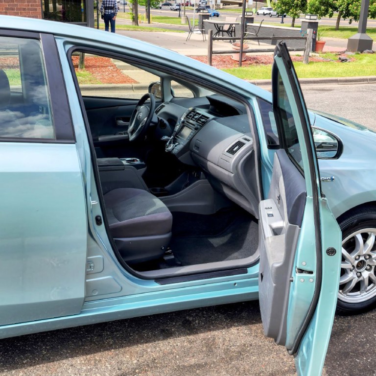 2014 Toyota Prius Image 17