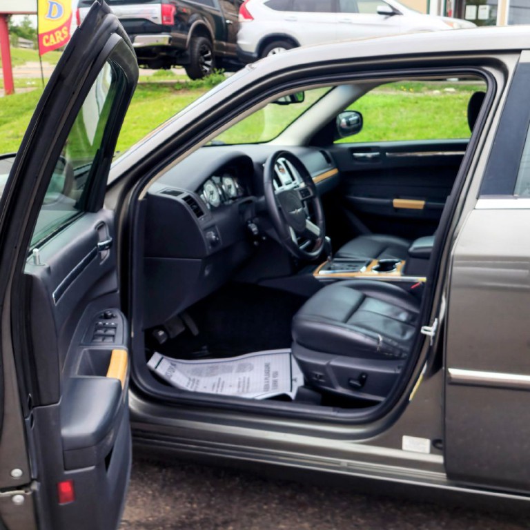 2008 Chrysler 300 Image 11