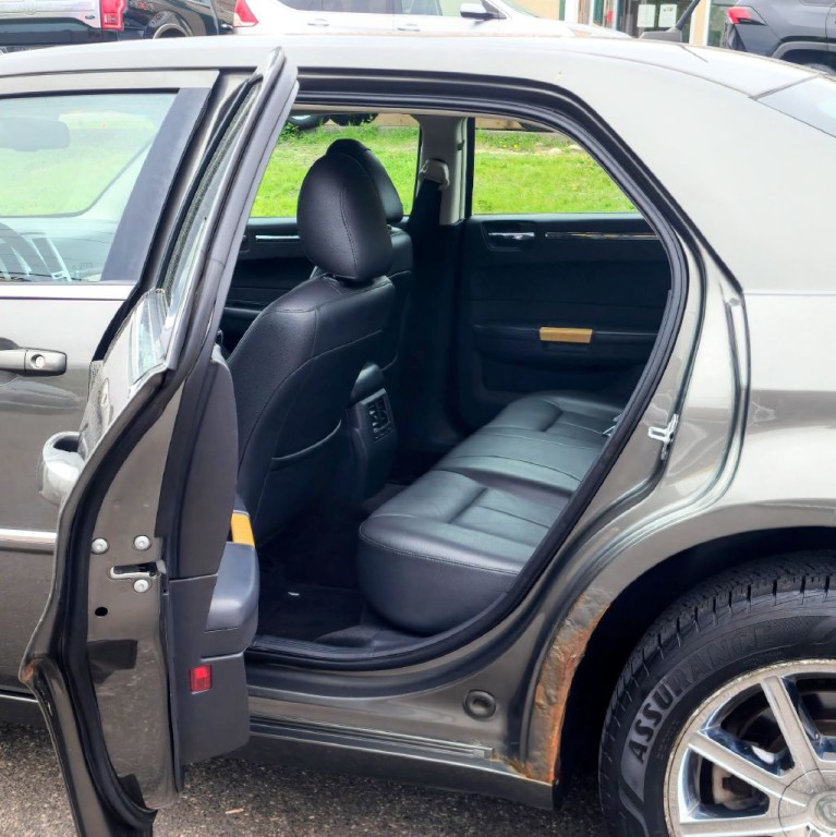 2008 Chrysler 300 Image 12