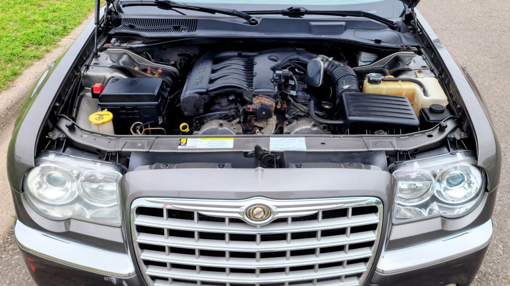 2008 Chrysler 300 Image 16
