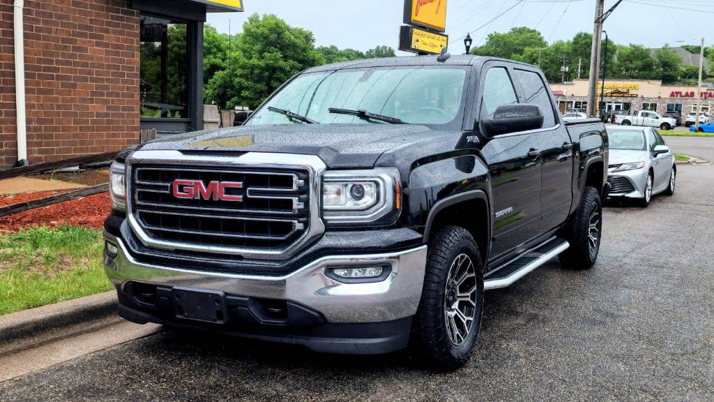 2017 GMC Sierra Image 2