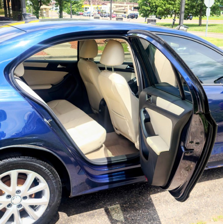 2011 Volkswagen Jetta Image 16