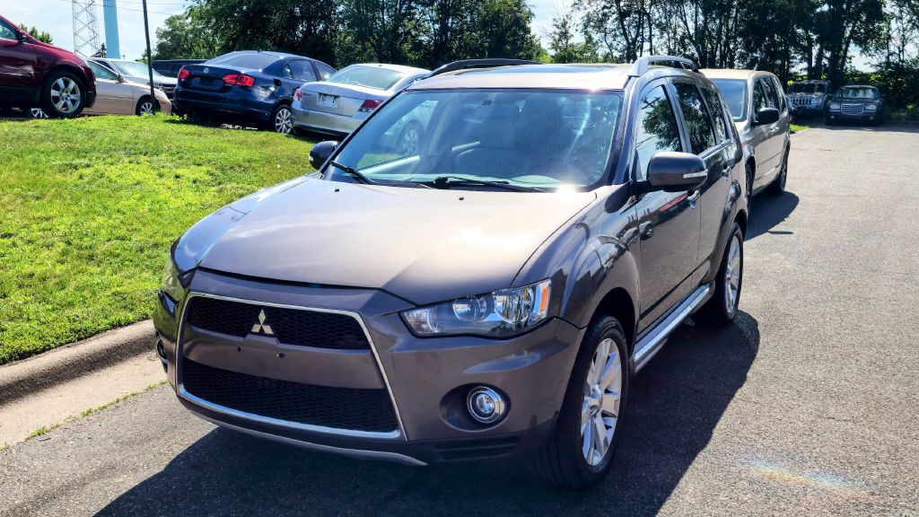 2013 Mitsubishi Outlander Image 2