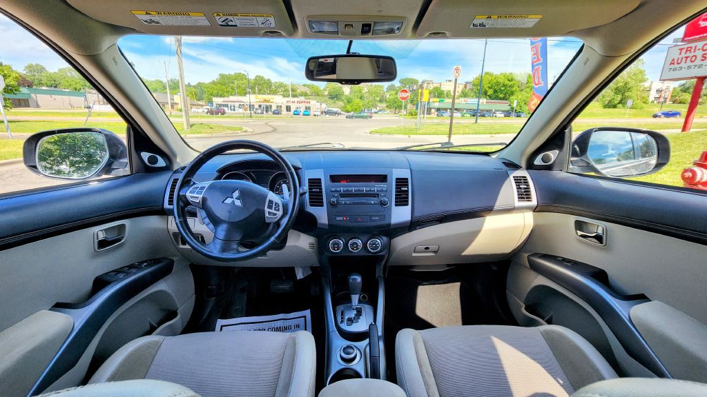 2013 Mitsubishi Outlander Image 12