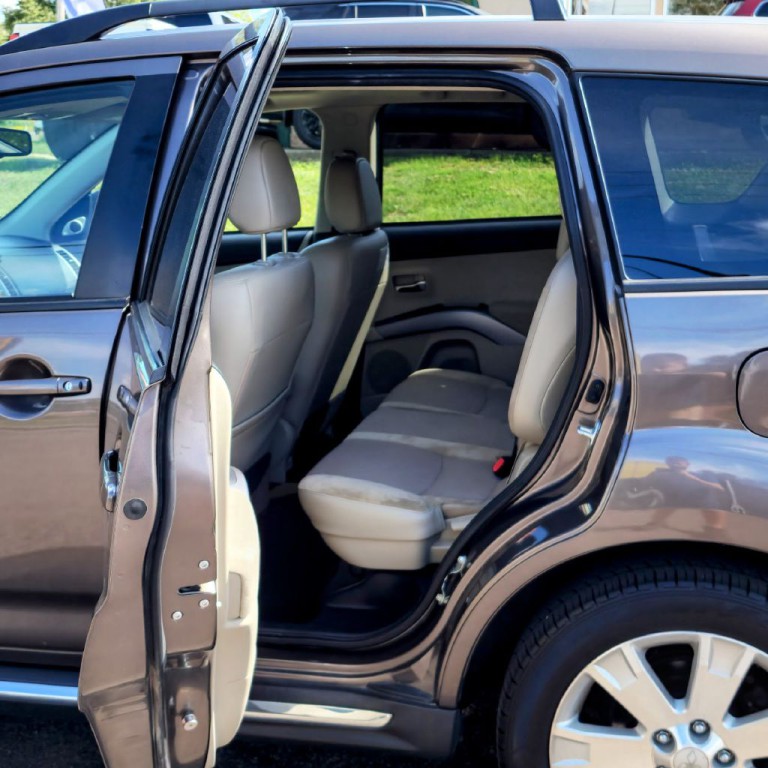 2013 Mitsubishi Outlander Image 15