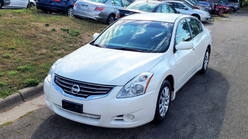 2010 Nissan Altima Image 2