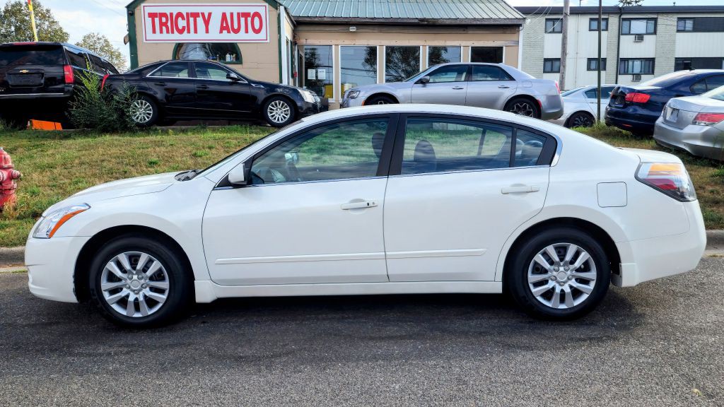 2010 Nissan Altima Image 3