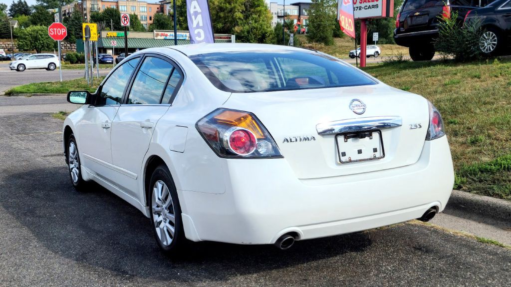 2010 Nissan Altima Image 4