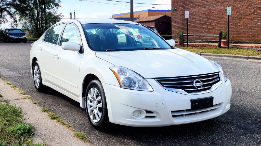 2010 Nissan Altima Image 9