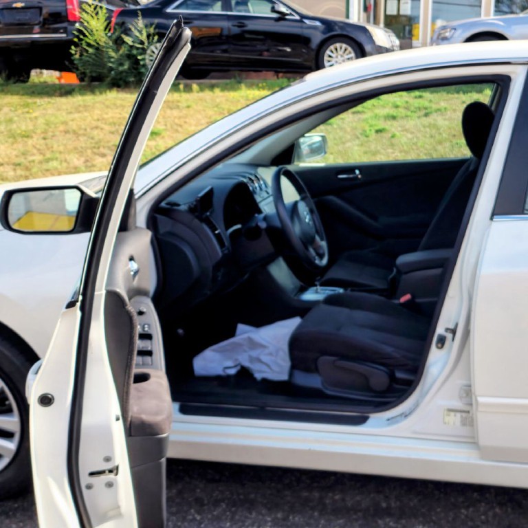 2010 Nissan Altima Image 11