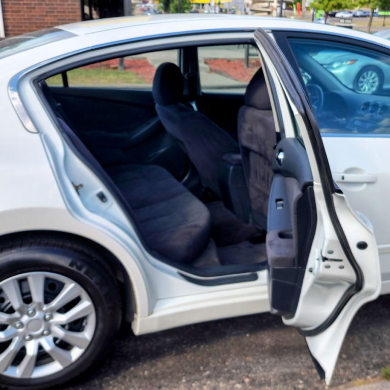 2010 Nissan Altima Image 16